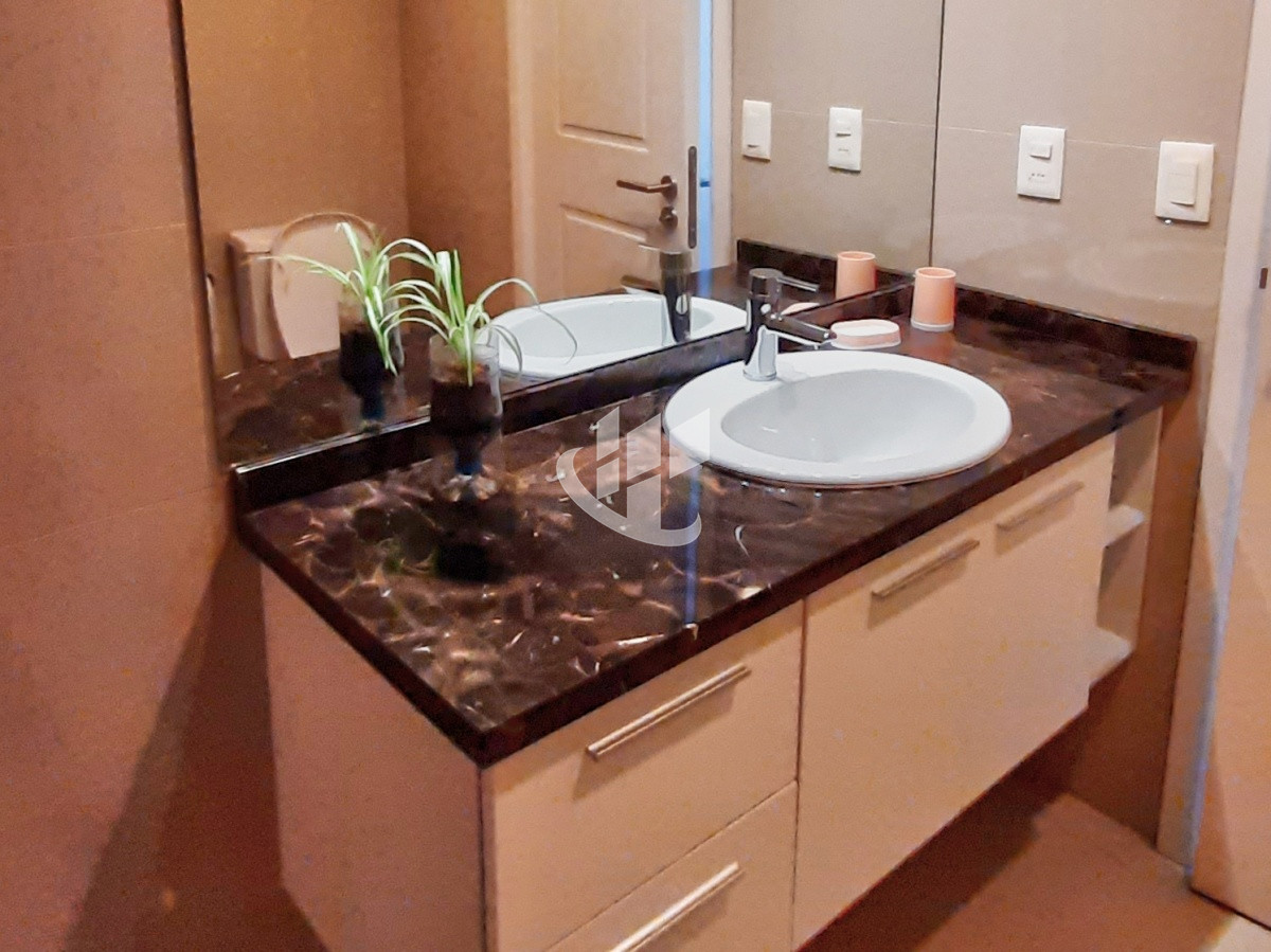 Apartamento ID.124 - Alquiler anual, monoambiente, piso alto, vista al mar, Punta del Este