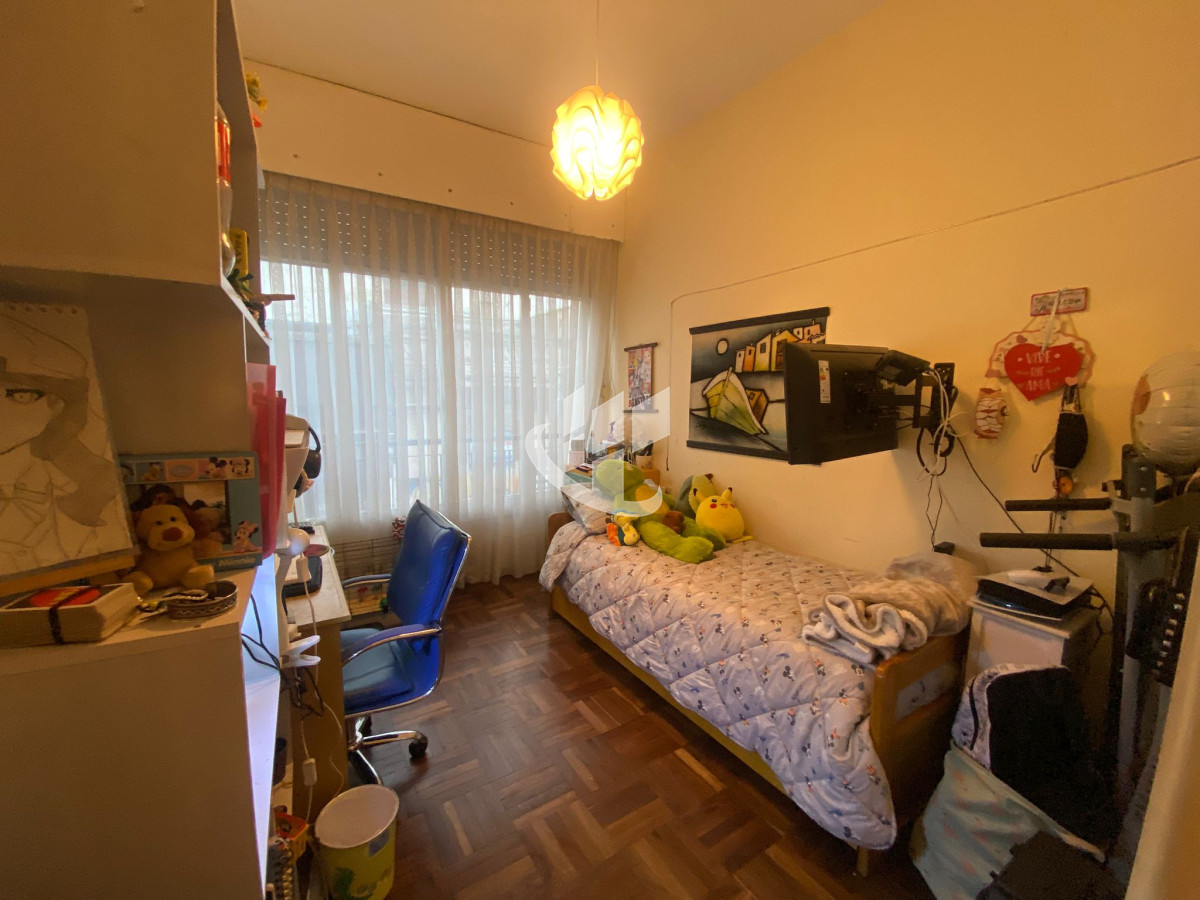 Apartamento ID.1854 - APARTAMENTO EN VENTA CORDON 2 DORMITORIOS Y SERVICIO.