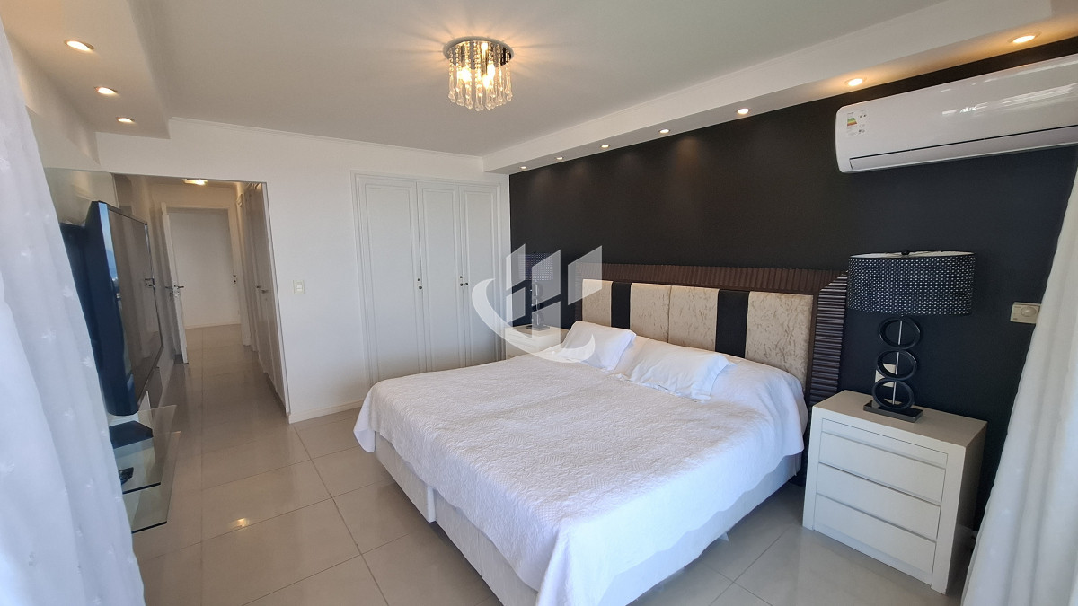 Apartamento ID.2038 - Venta apartamento 3 suites y dep completa, primera línea Brava, Punta del Este