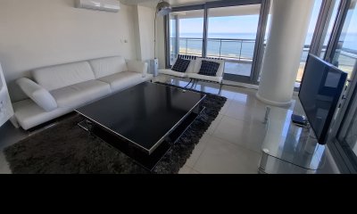 Venta apartamento 3 suites y dependencia completa, primera línea Brava, Punta del Este