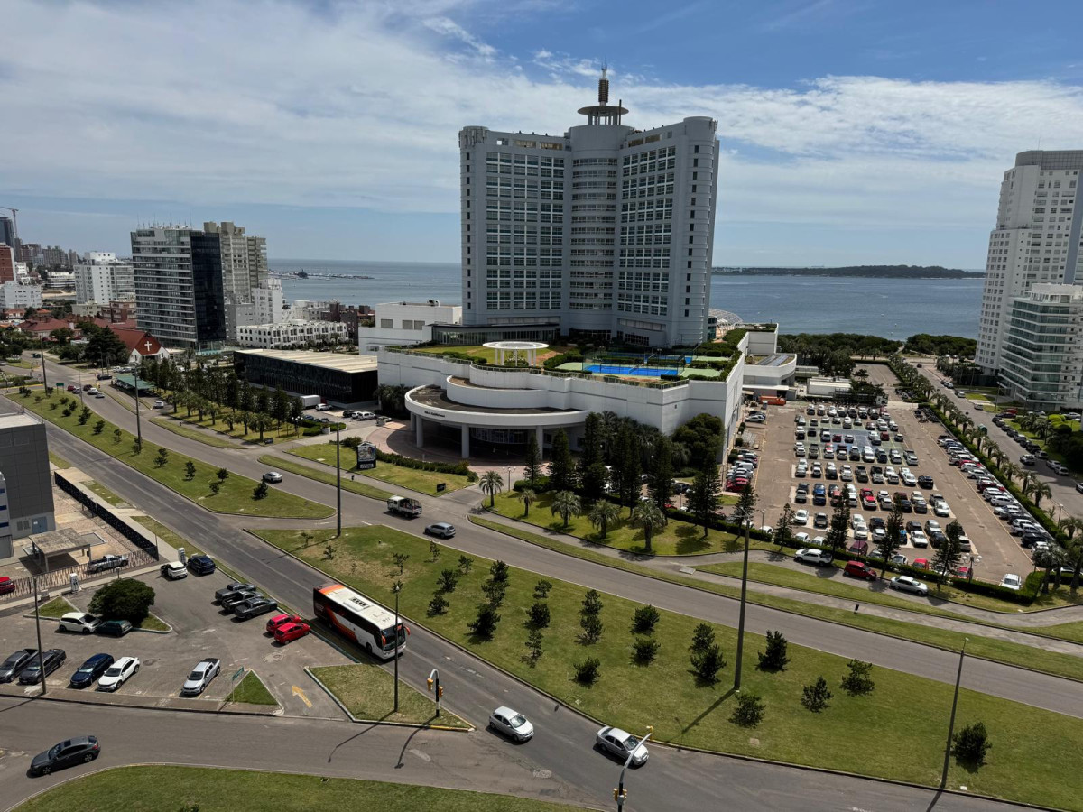 PUNTA DEL ESTE MANSA APARTAMENTO DE 3 DORMITORIOS DEPENDENCIA PARRILLERO AMENITIES