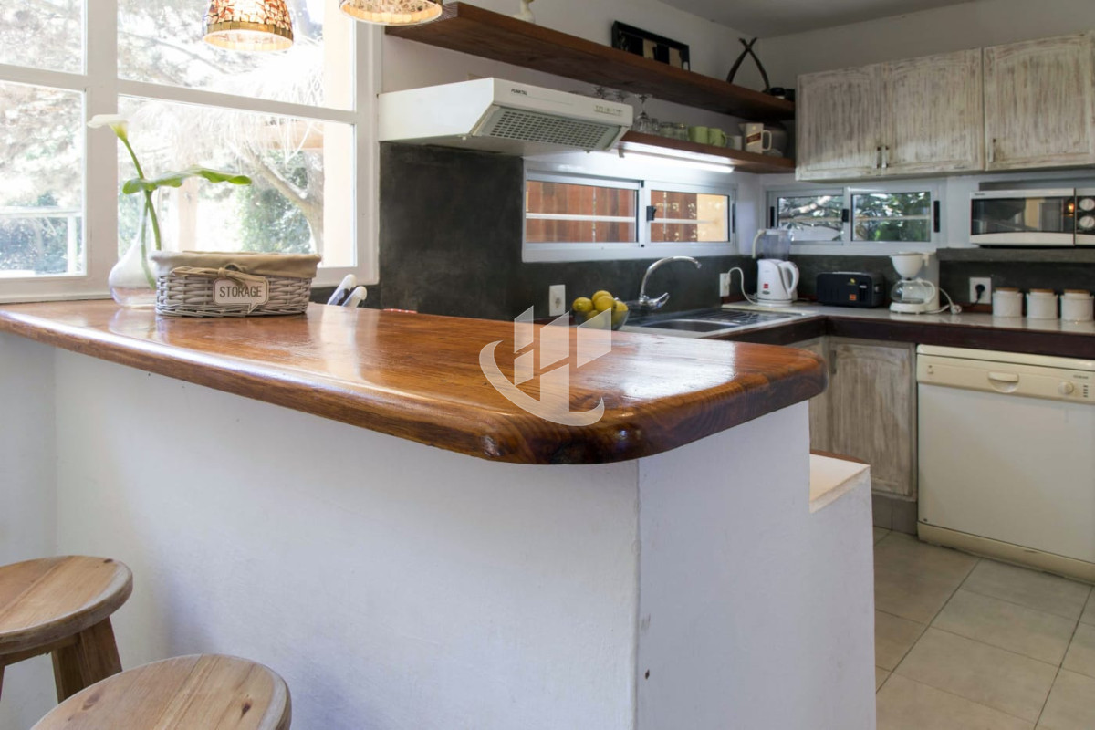 Casa ID.1430 - PUNTA DEL ESTE TIO TOM CASA DE 4 DORMITORIOS PISCINA A METROS DEL MAR!!