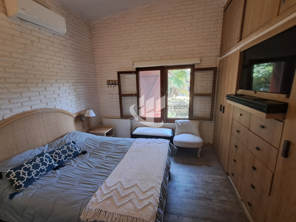 Casa ID.2395 - PUNTA DEL ESTE SAN RAFAEL 4 DORMITORIOS 2 BAÑOS PISCINA PARRILLERO