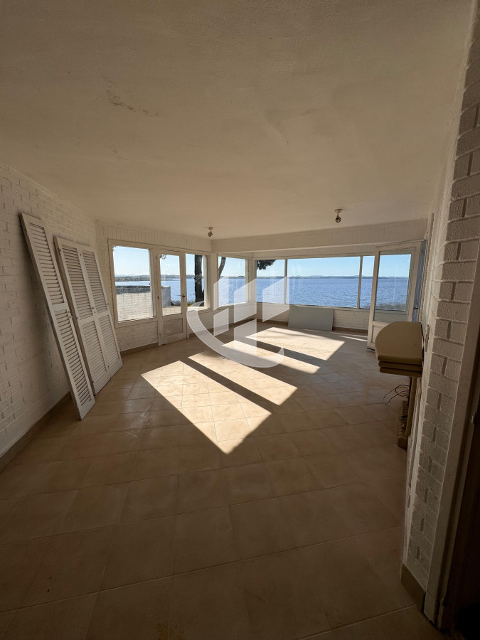 Casa ID.1568 - Casa en Venta Primera linea a la laguna. Punta Ballena.