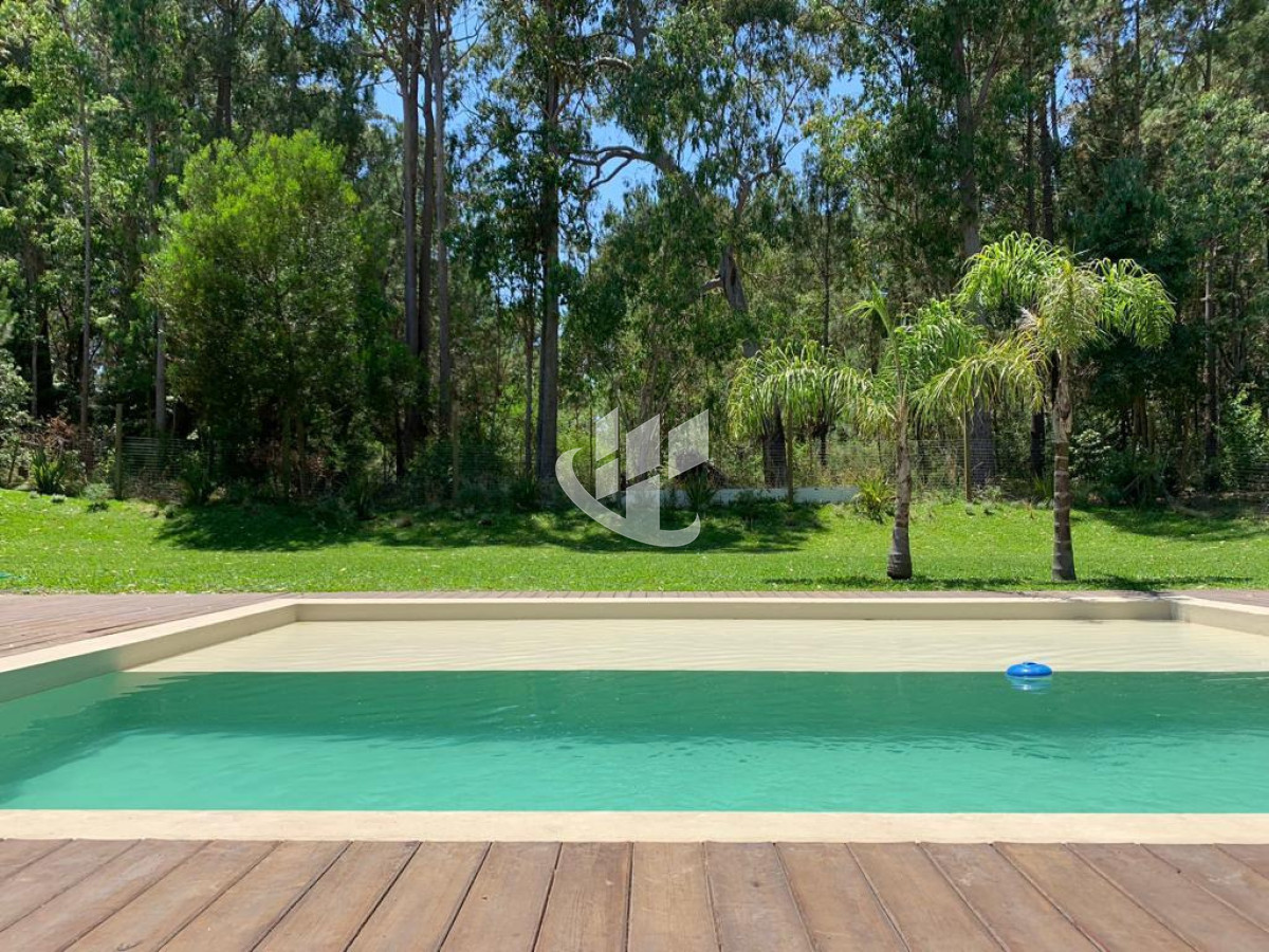 Casa ID.2405 - Alquiler de Verano, 3 dormitorios con piscina climatizada, Burnett, Punta del Este