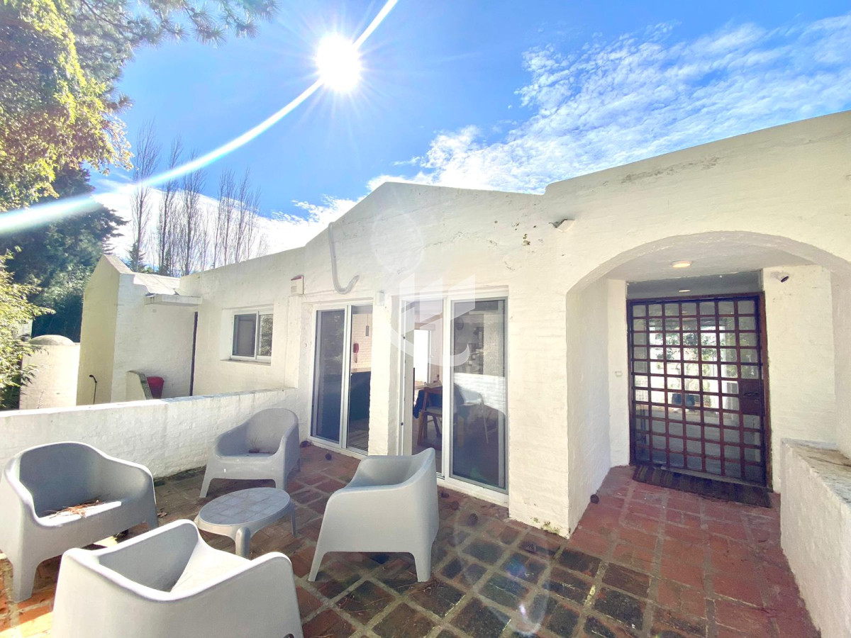 Casa ID.1223 - Alquiler anual casa 4 dormitorios en Punta del Este 