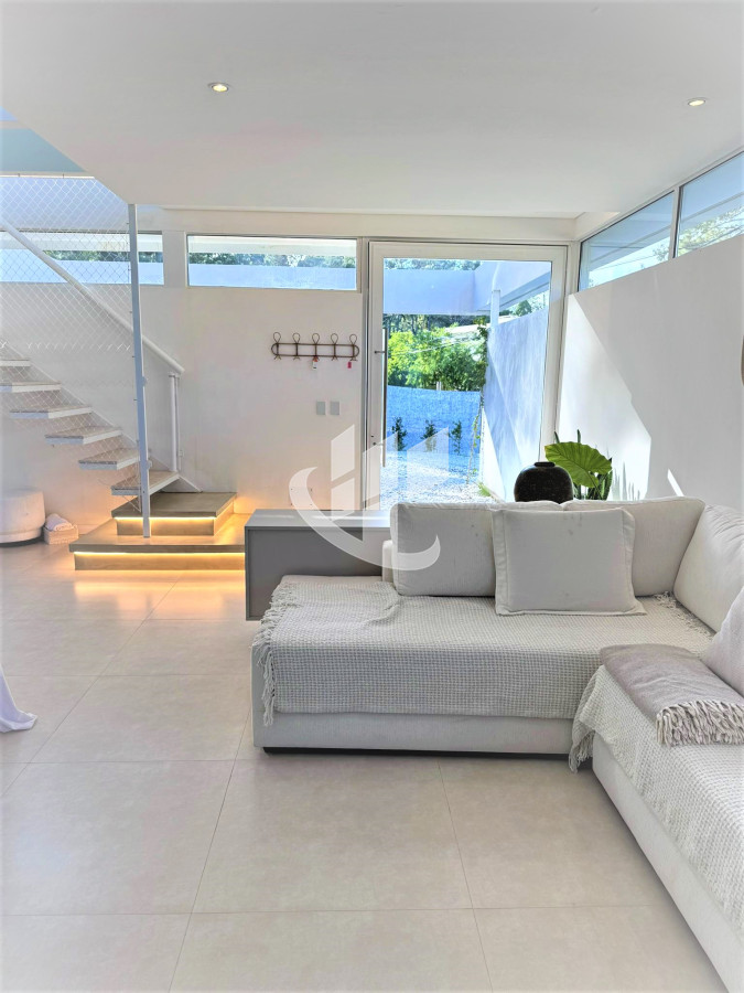 Casa ID.1222 - Casa en venta, a estrenar, 4 dormitorios, piscina climatizada, Solanas, Punta Ballena