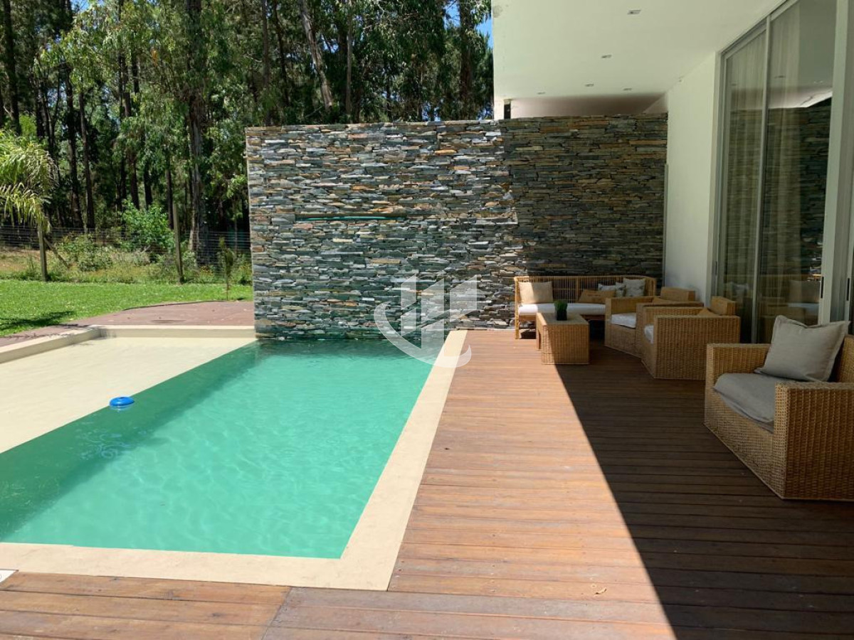 Casa ID.2405 - Alquiler de Verano, 3 dormitorios con piscina climatizada, Burnett, Punta del Este