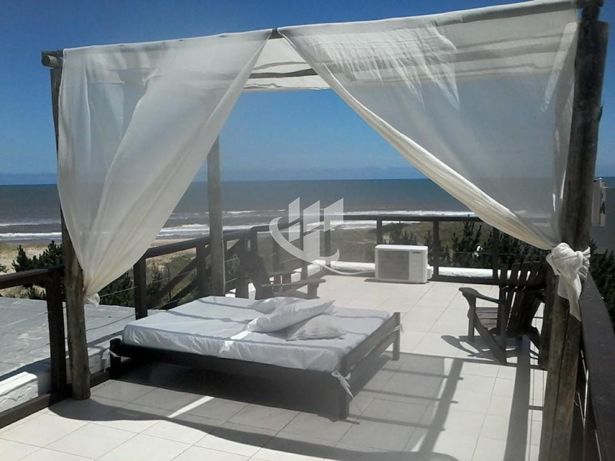Casa ID.1430 - PUNTA DEL ESTE TIO TOM CASA DE 4 DORMITORIOS PISCINA A METROS DEL MAR!!