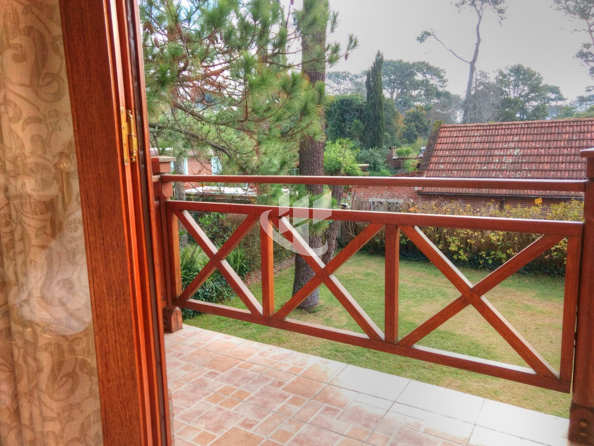 Casa ID.256 - Casa 3 dormitorios, esquinera, Cantegril, Punta del Este