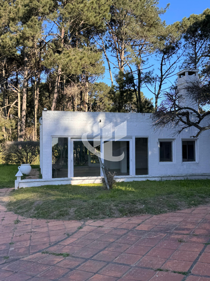 Casa ID.1568 - Casa en Venta Primera linea a la laguna. Punta Ballena.