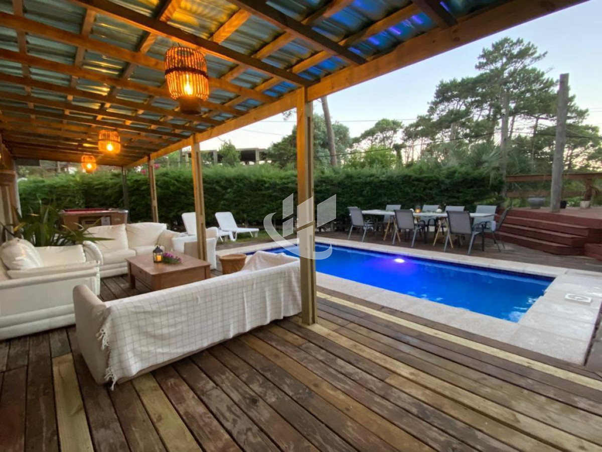 Casa ID.2395 - PUNTA DEL ESTE SAN RAFAEL 4 DORMITORIOS 2 BAÑOS PISCINA PARRILLERO