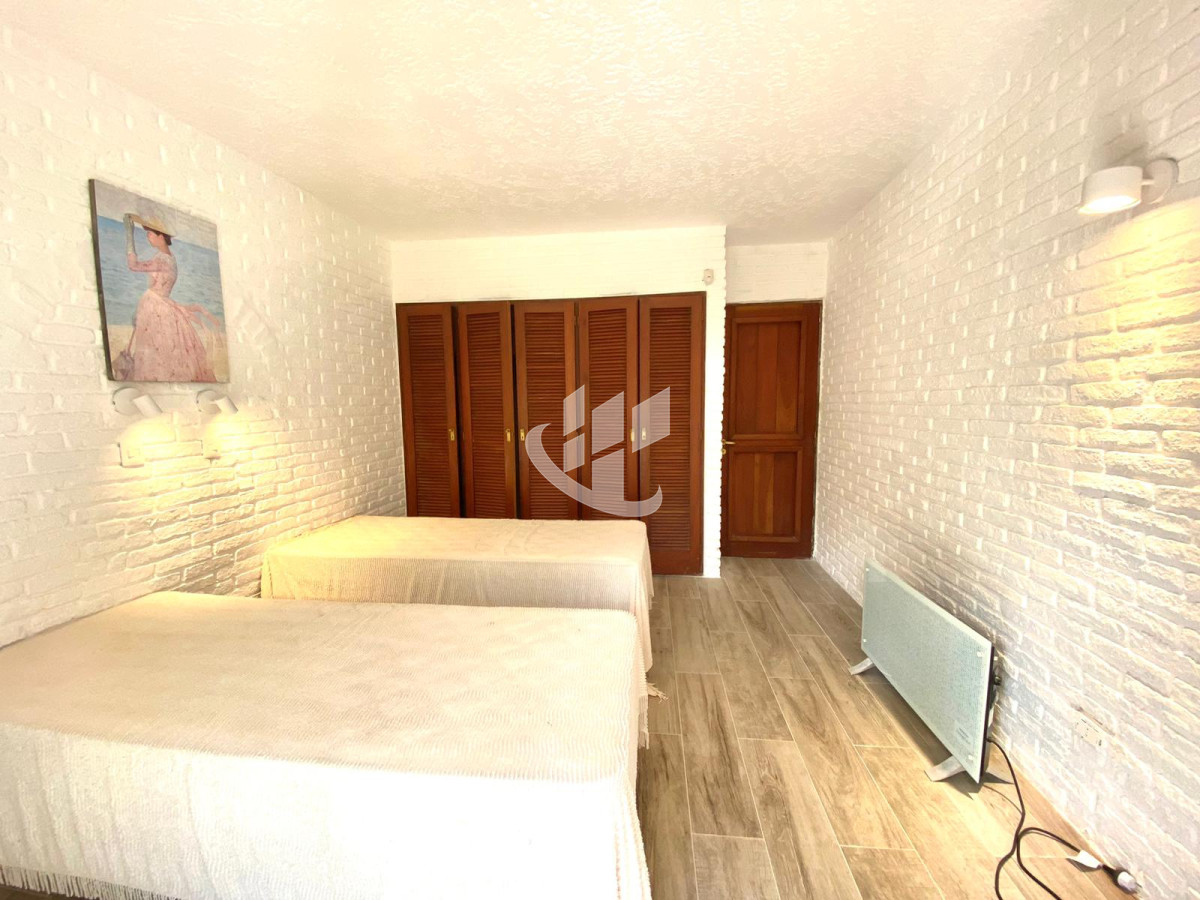 Casa ID.1223 - Alquiler anual casa 4 dormitorios en Punta del Este 