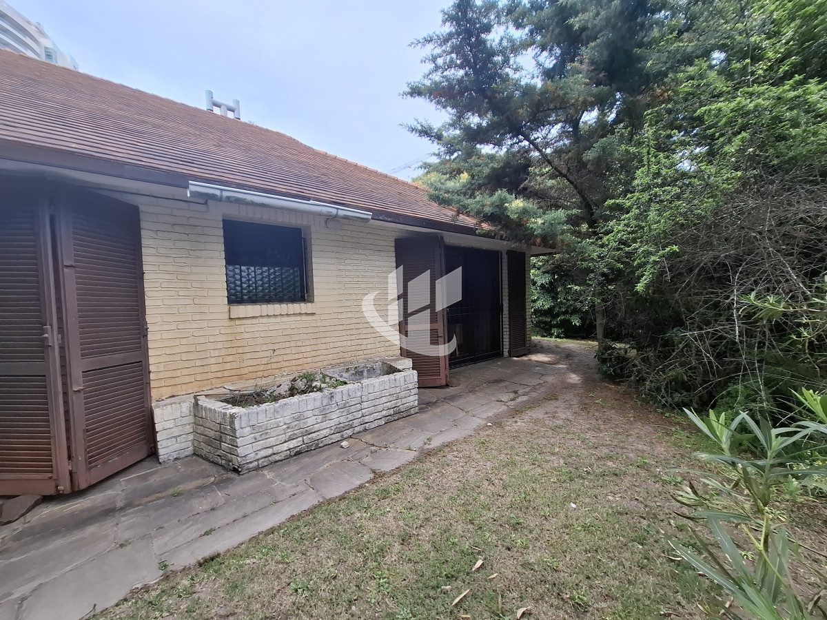 Casa ID.1442 -  CASA EN VENTA 4 DORMITORIOS, PLAYA BRAVA PARADA 7 PUNTA DEL ESTE