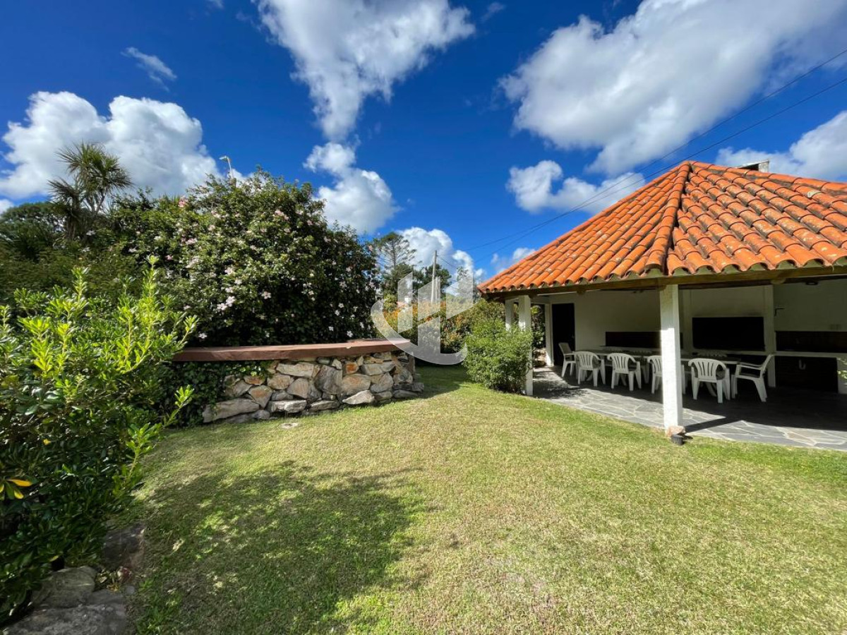 Casa ID.1918 - PUNTA DEL ESTE MANSA CASA 4 DORMITORIOS AMPLIO TERRENO 