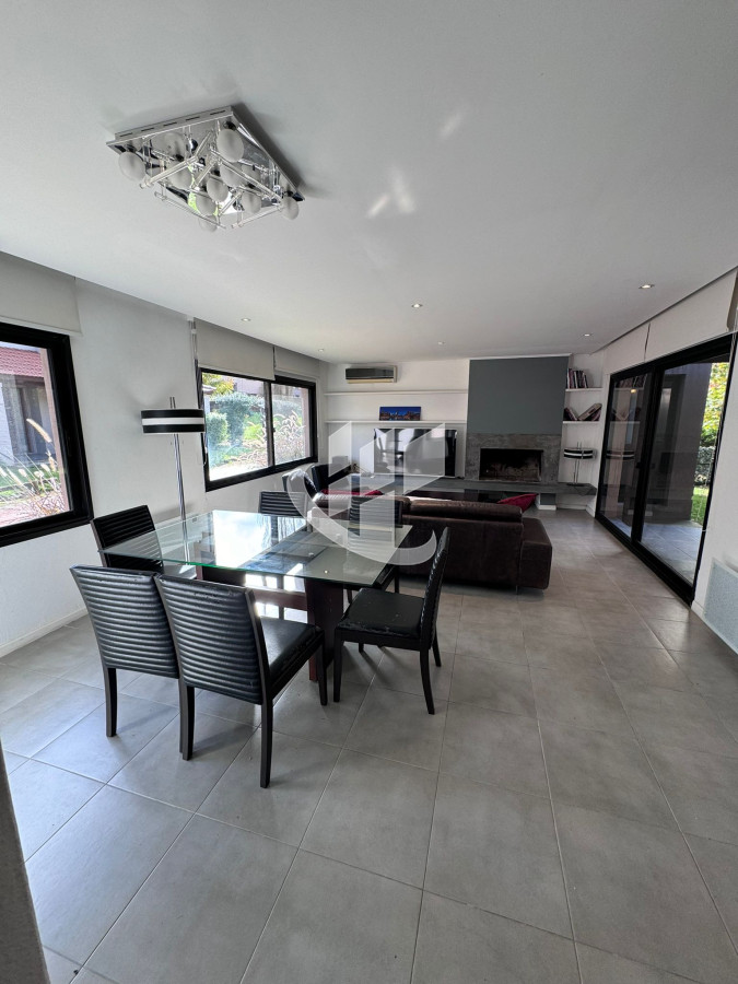 Casa ID.1244 - Casa venta, 2 dormitorios, piscina climatizada, barrio privado, Pinares, Punta del Este