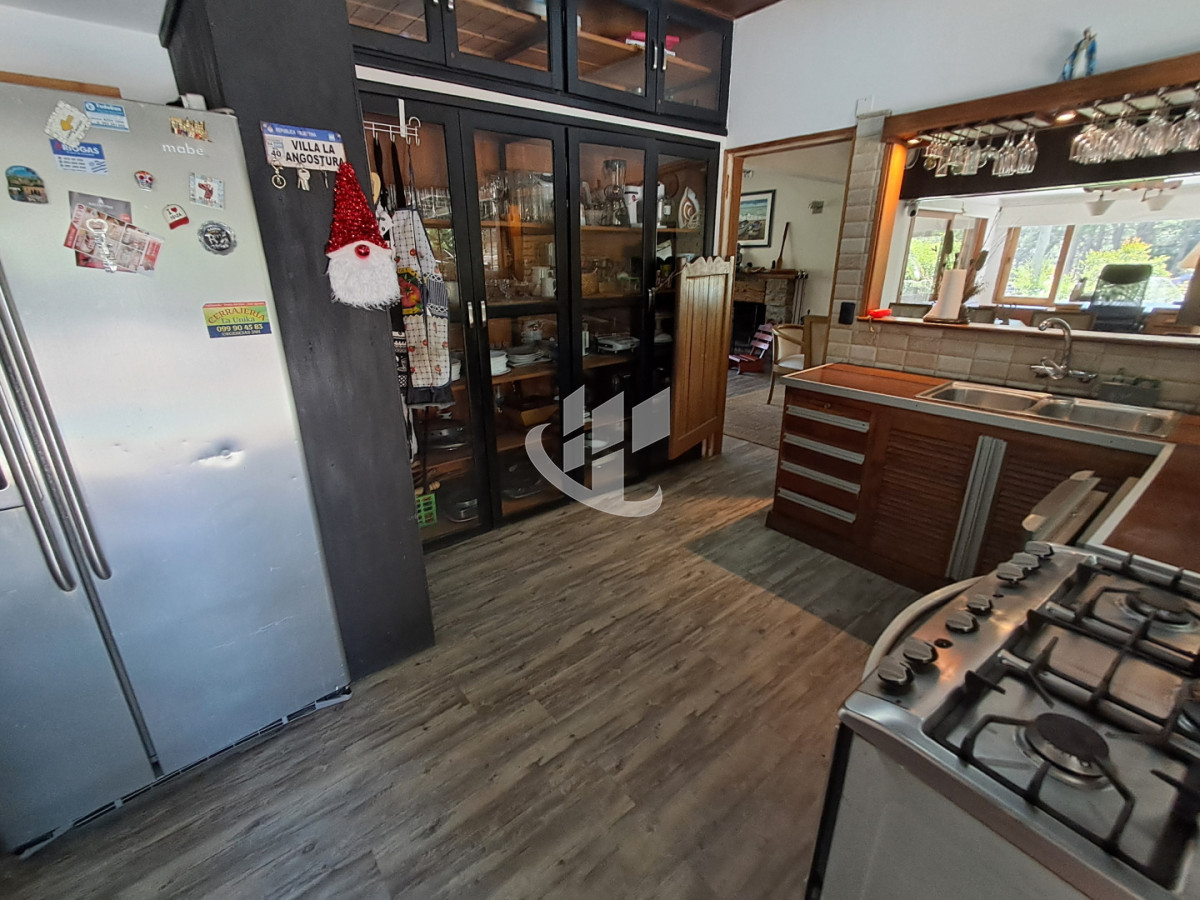 Casa ID.2395 - PUNTA DEL ESTE SAN RAFAEL 4 DORMITORIOS 2 BAÑOS PISCINA PARRILLERO