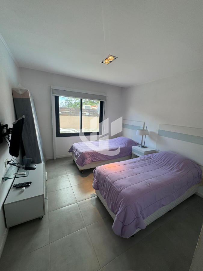 Casa ID.1244 - Casa venta, 2 dormitorios, piscina climatizada, barrio privado, Pinares, Punta del Este