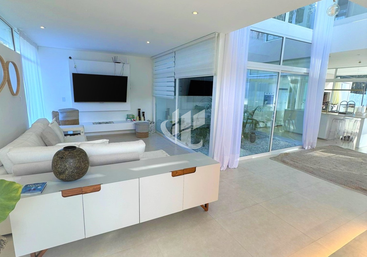 Casa ID.1222 - Casa en venta, a estrenar, 4 dormitorios, piscina climatizada, Solanas, Punta Ballena