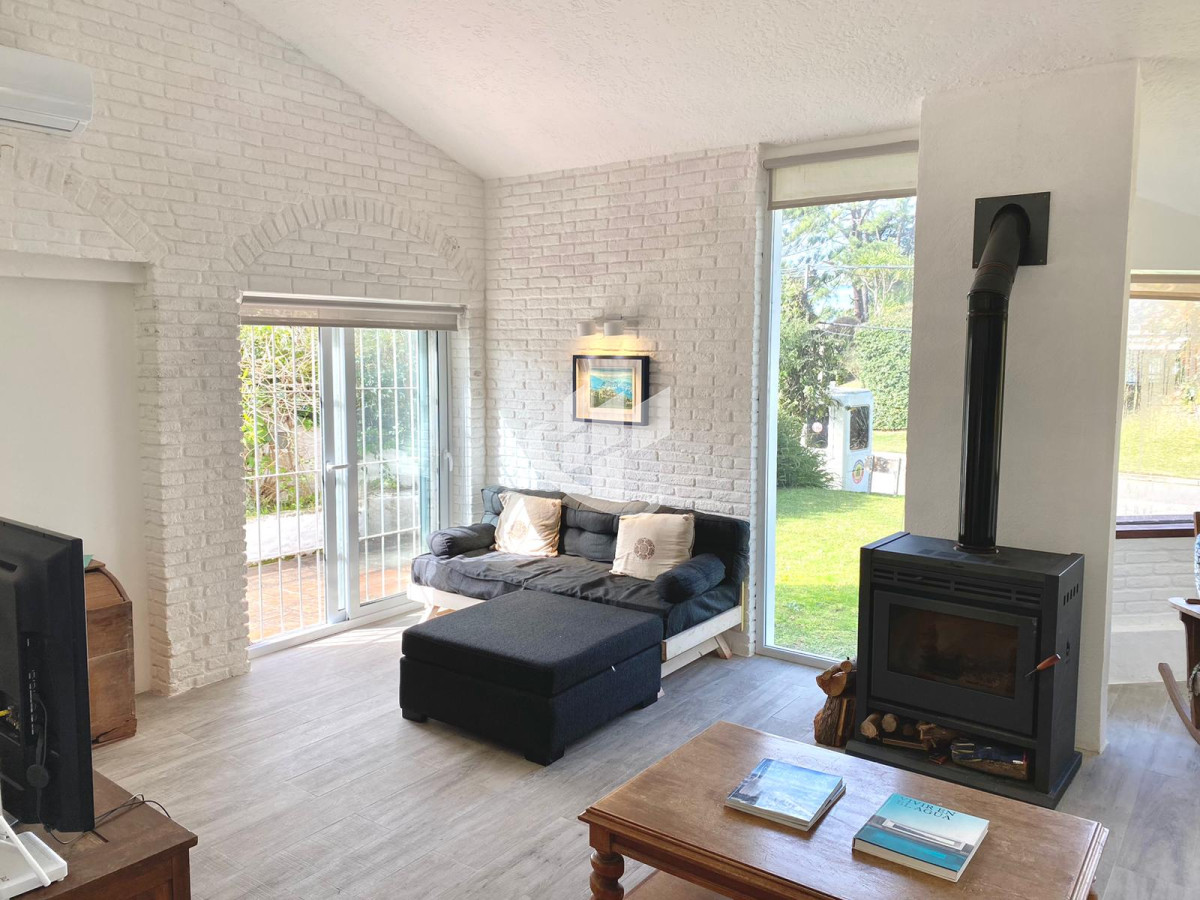 Casa ID.1223 - Alquiler anual casa 4 dormitorios en Punta del Este 