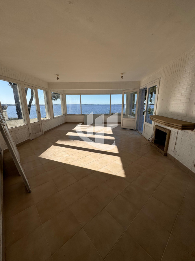 Casa ID.1568 - Casa en Venta Primera linea a la laguna. Punta Ballena.