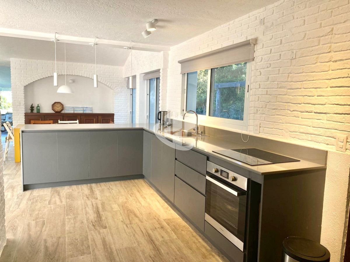 Casa ID.1223 - Alquiler anual casa 4 dormitorios en Punta del Este 