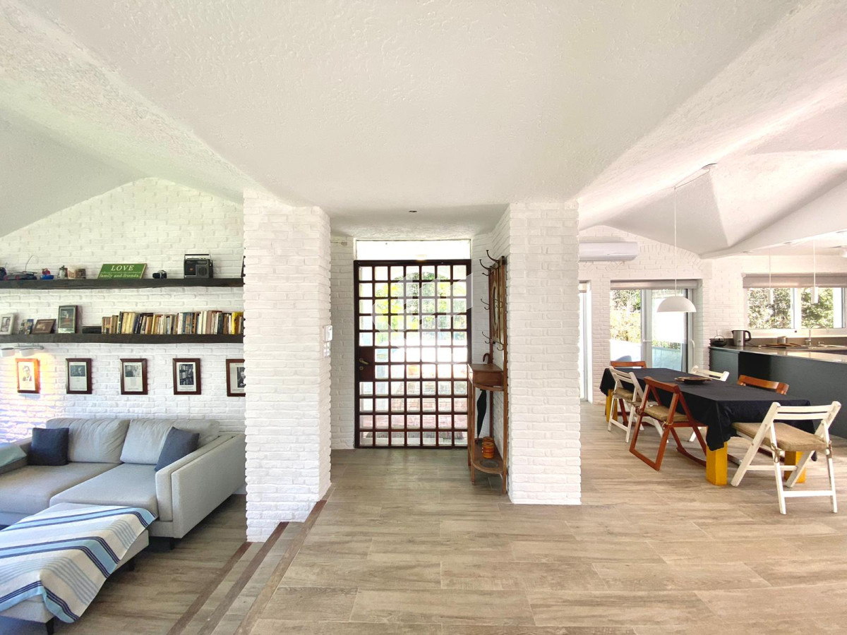 Casa ID.1223 - Alquiler anual casa 4 dormitorios en Punta del Este 