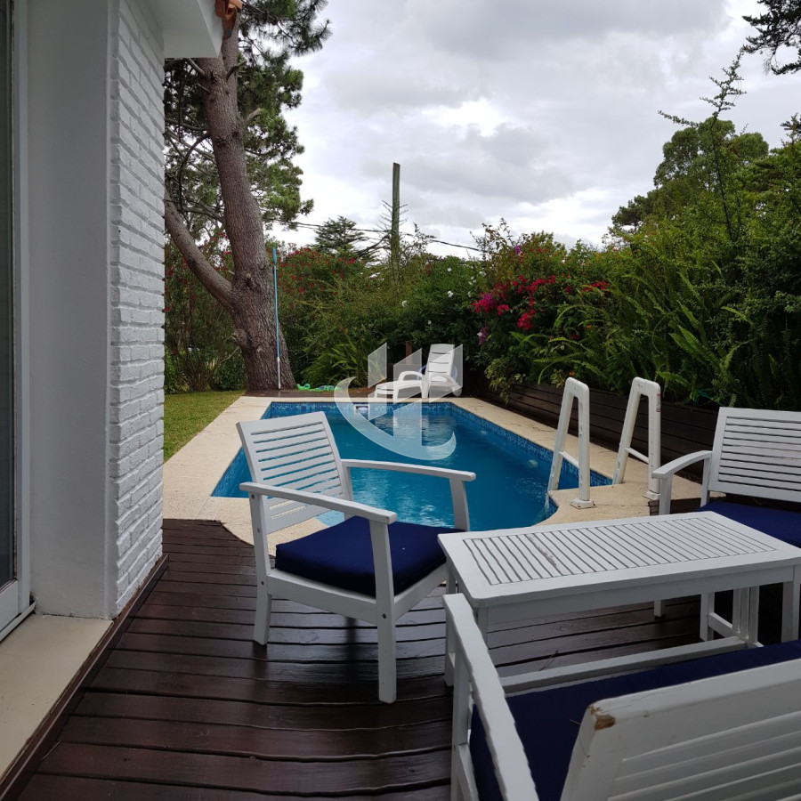 Casa ID.1970 - Casa en alquiler anual de tres dormitorios con piscina en San Rafael- Brava Punta del Este