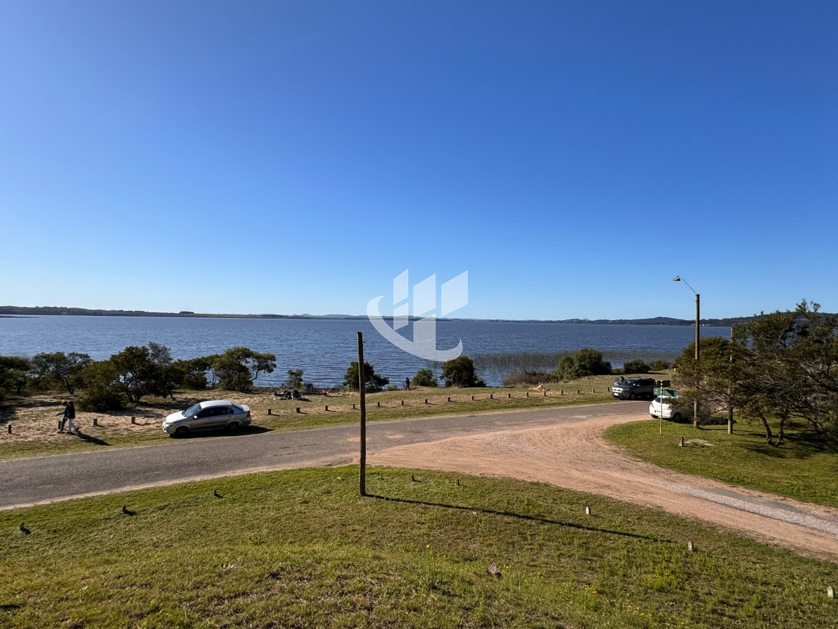 Casa ID.1568 - Casa en Venta Primera linea a la laguna. Punta Ballena.