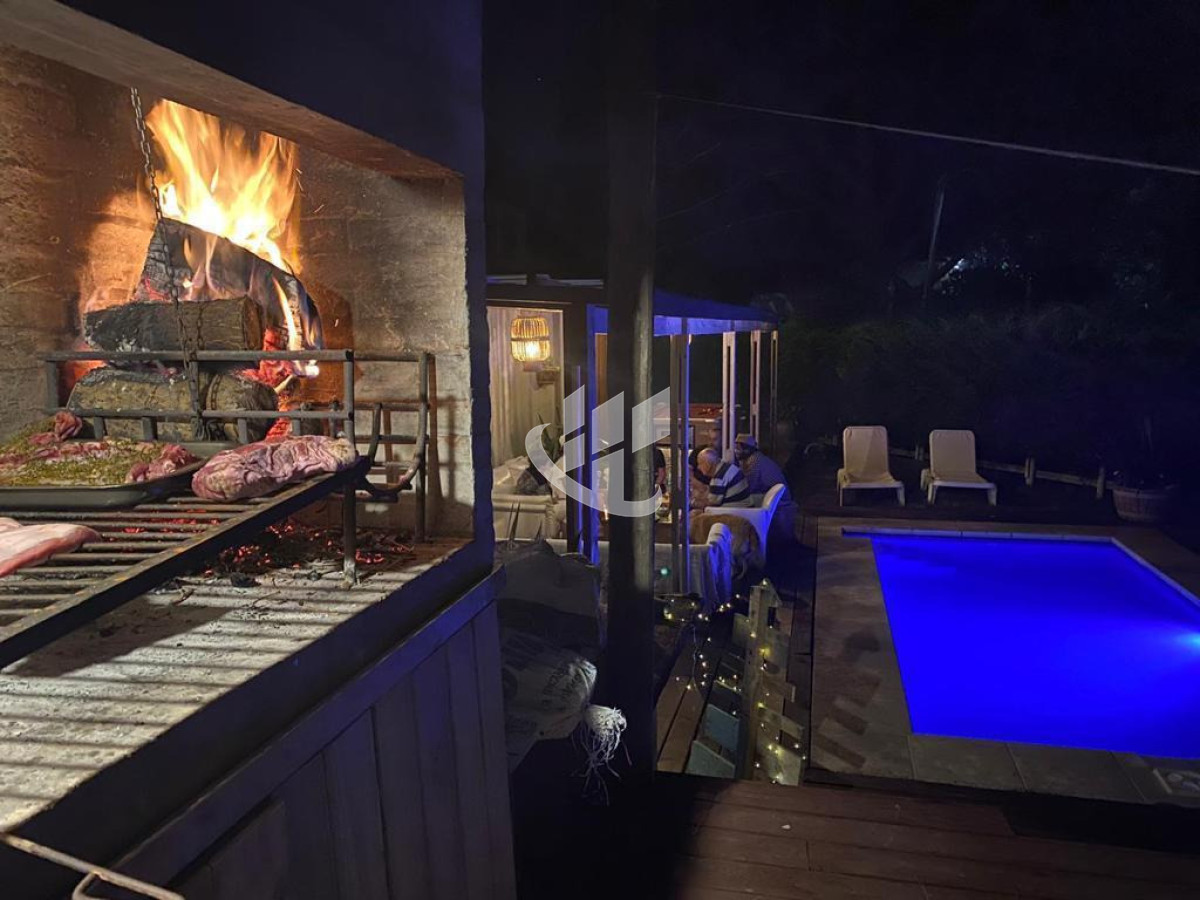 Casa ID.2395 - PUNTA DEL ESTE SAN RAFAEL 4 DORMITORIOS 2 BAÑOS PISCINA PARRILLERO