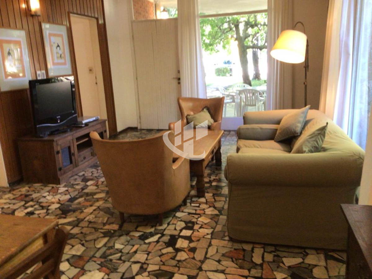 Casa ID.722 - Alquiler anual, 3 dormitorios, Solanas, Punta Ballena.
