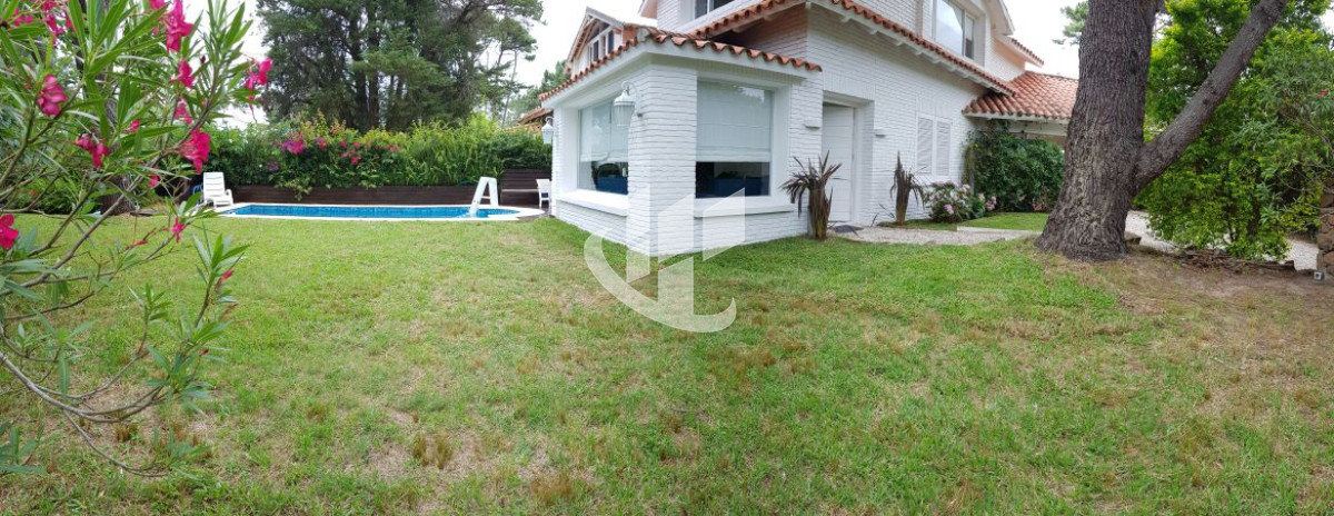 Casa ID.1970 - Casa en alquiler anual de tres dormitorios con piscina en San Rafael- Brava Punta del Este