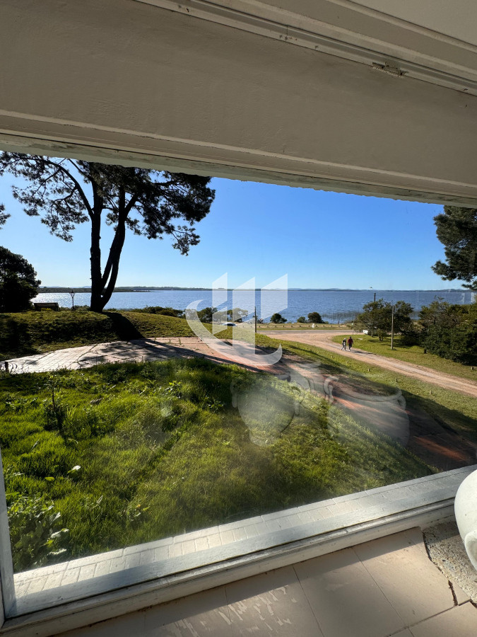 Casa ID.1568 - Casa en Venta Primera linea a la laguna. Punta Ballena.