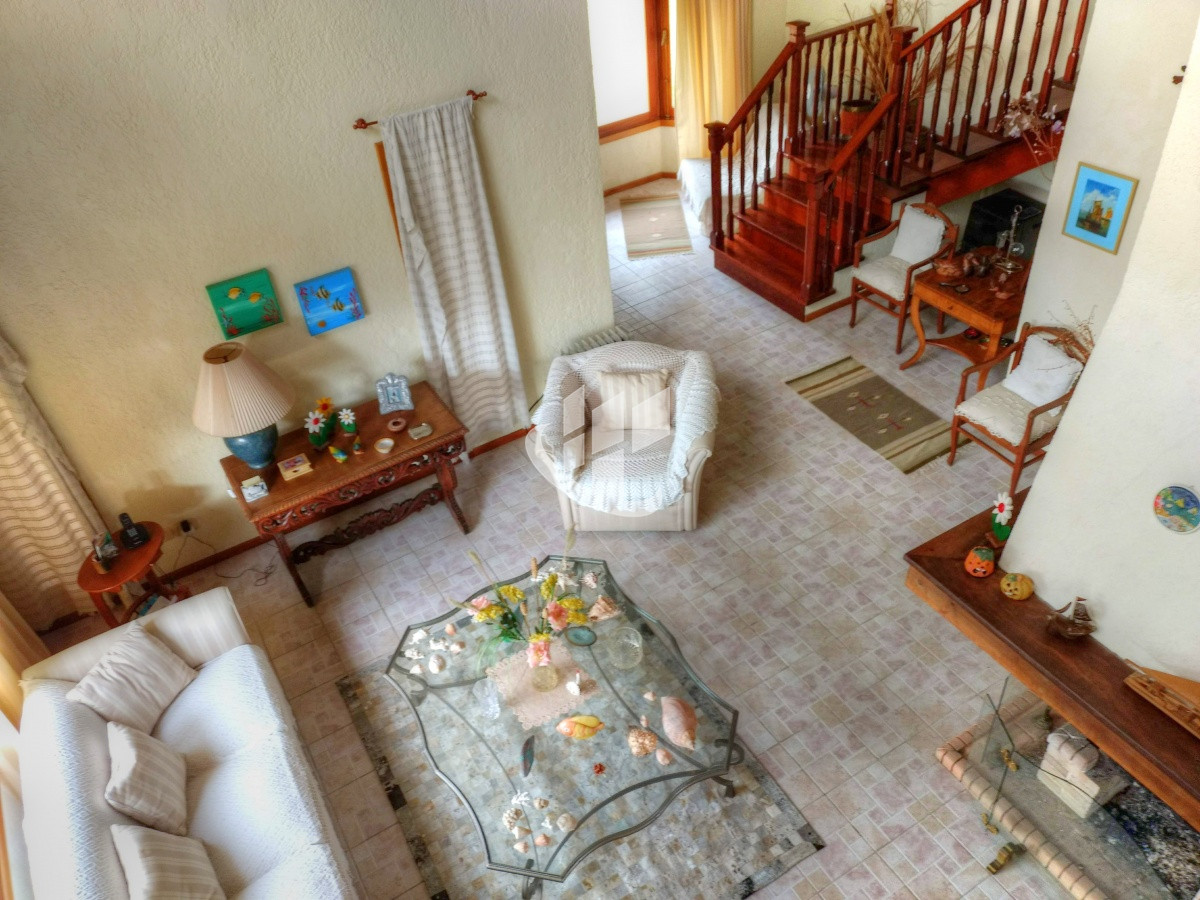 Casa ID.256 - Casa 3 dormitorios, esquinera, Cantegril, Punta del Este