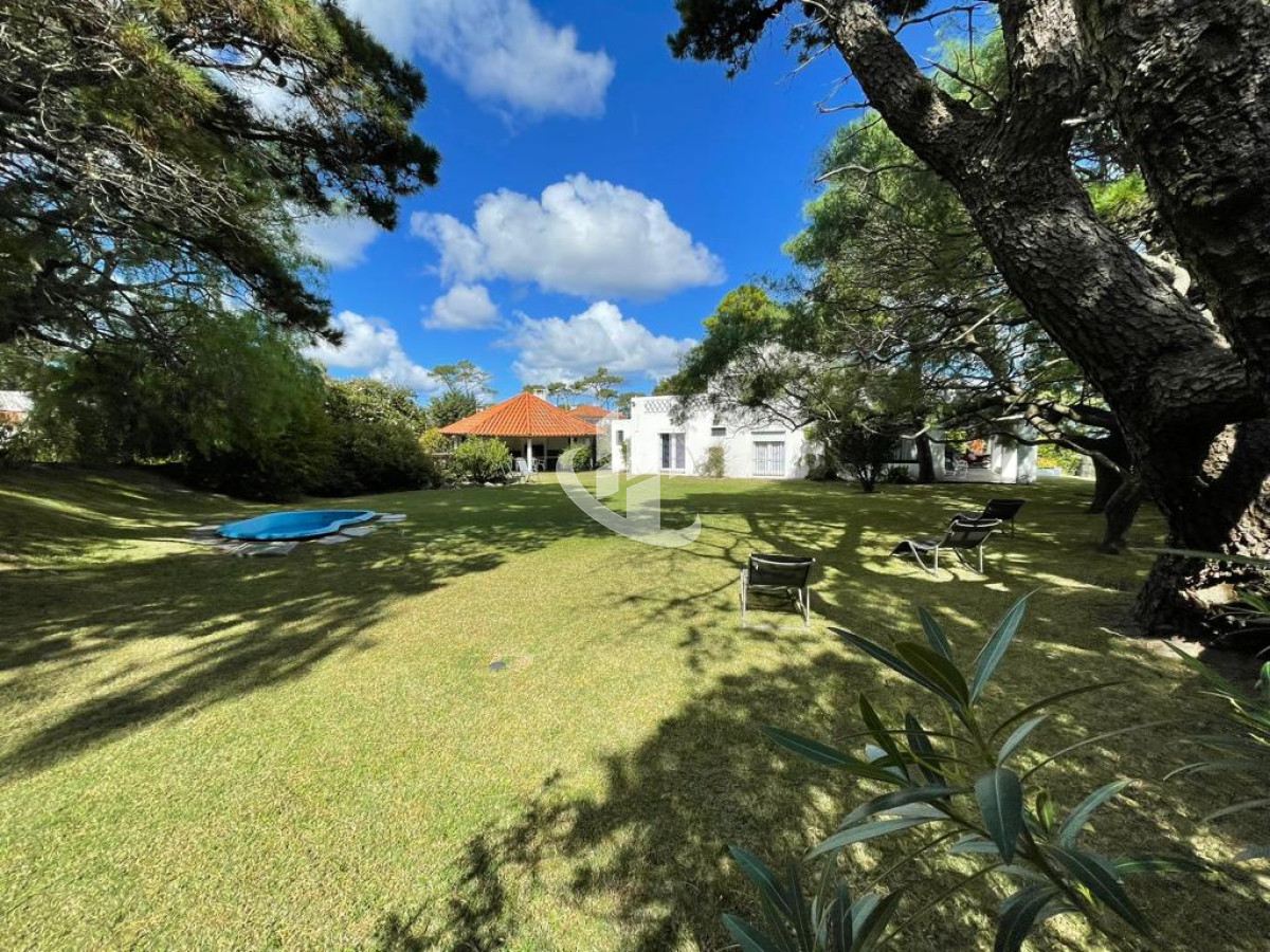 Casa ID.1918 - PUNTA DEL ESTE MANSA CASA 4 DORMITORIOS AMPLIO TERRENO 