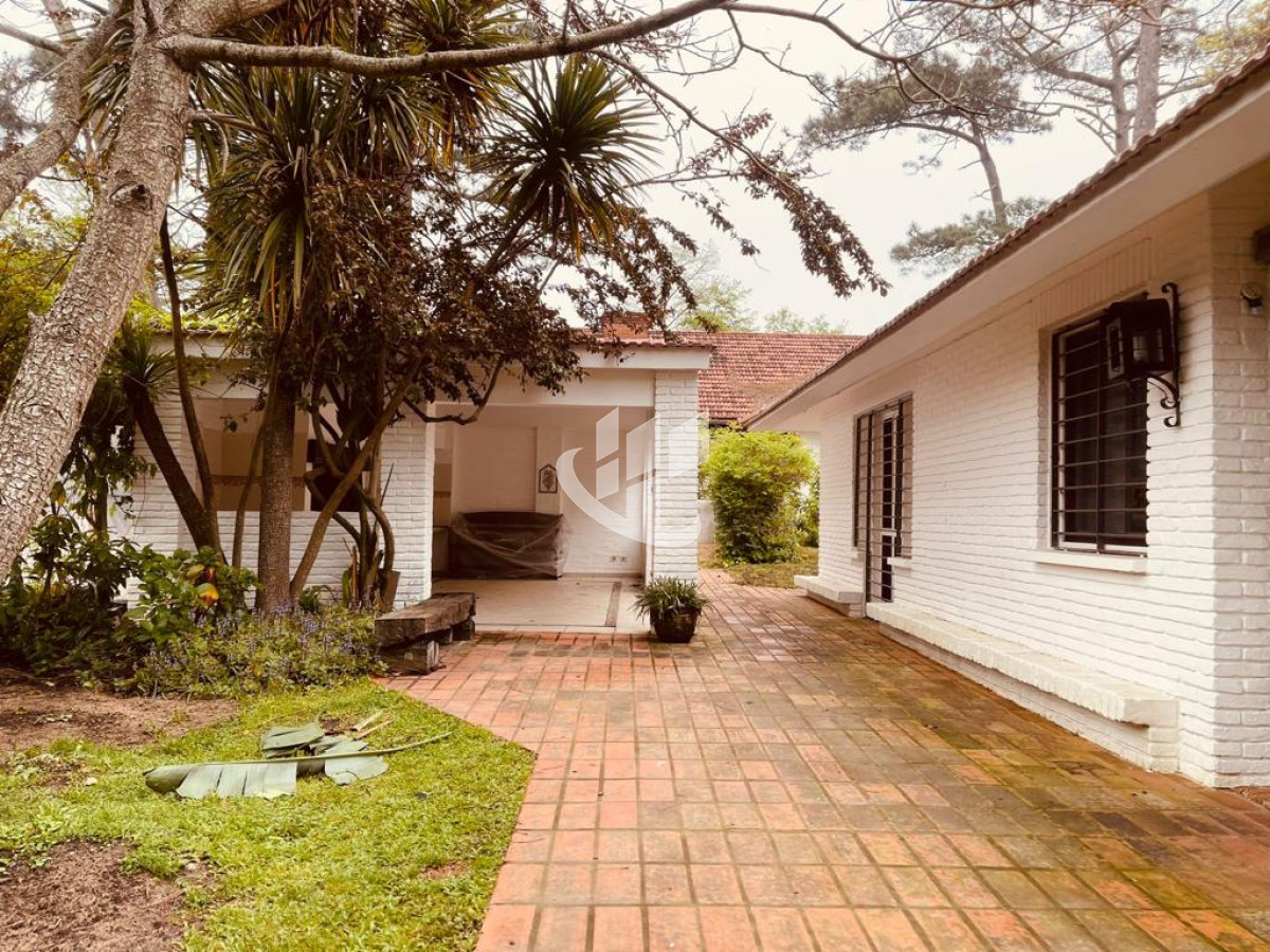 Casa ID.642 - Alquiler de verano, casa, 3 dormitorios mas dep, Cantegril, Punta del Este