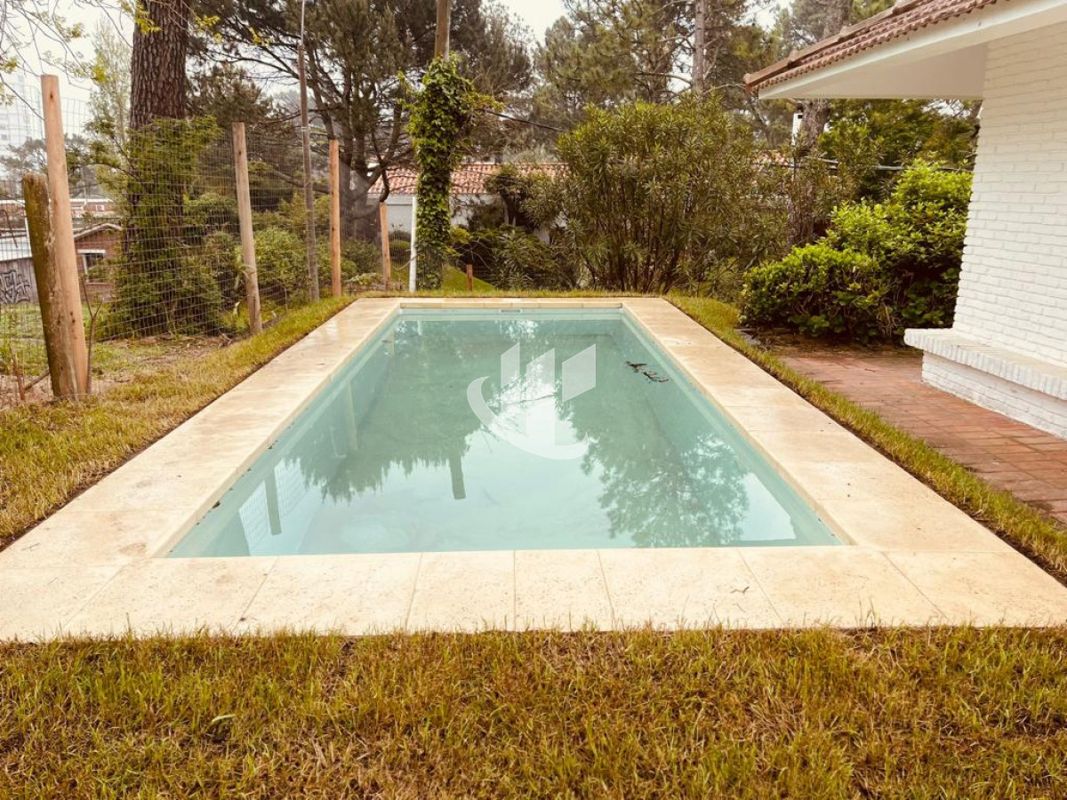 Casa ID.642 - Alquiler de verano, casa, 3 dormitorios mas dep, Cantegril, Punta del Este