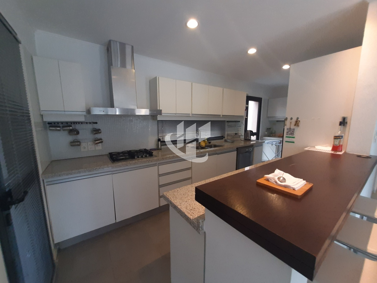 Casa ID.1244 - Casa venta, 2 dormitorios, piscina climatizada, barrio privado, Pinares, Punta del Este