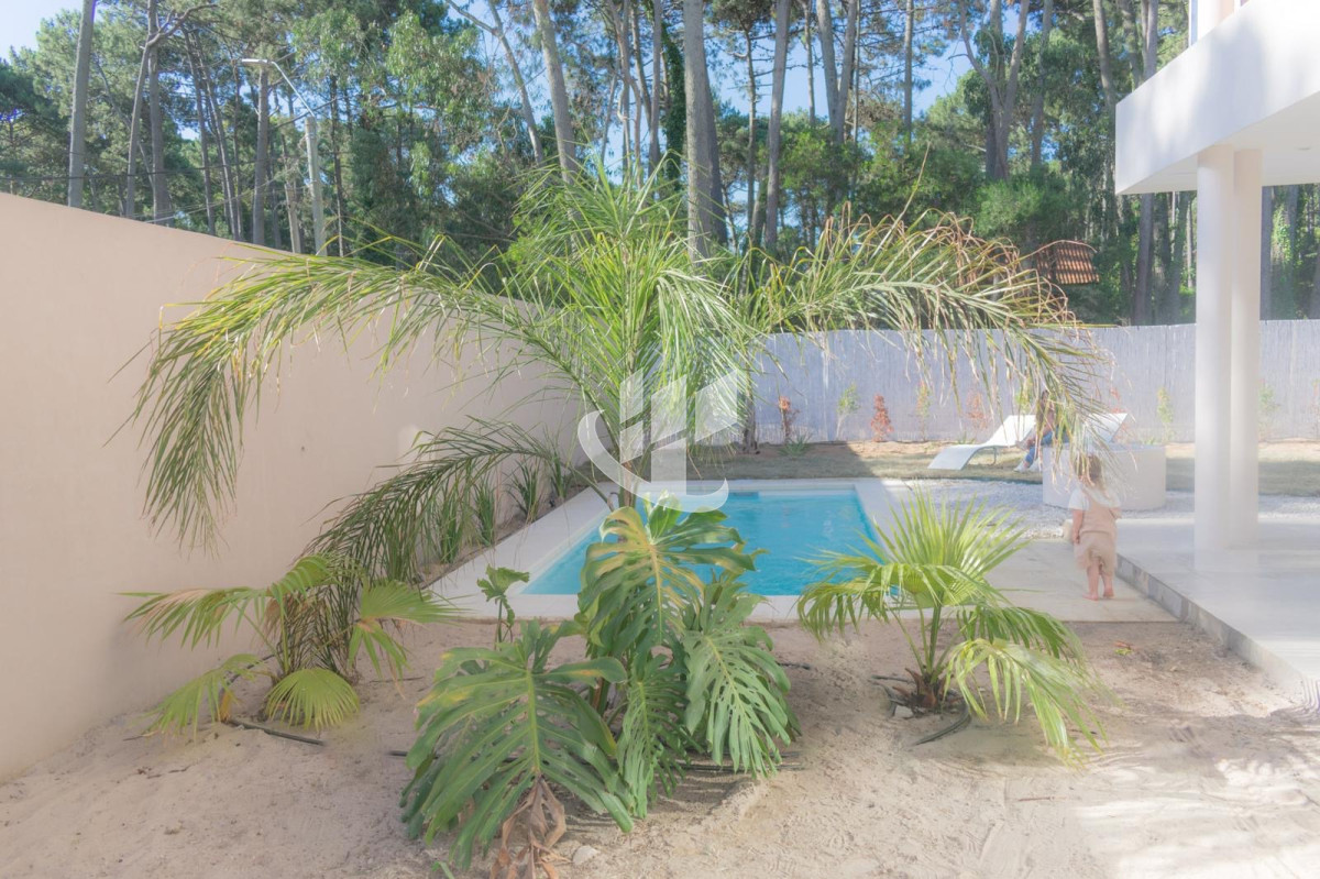 Casa ID.1222 - Casa en venta, a estrenar, 4 dormitorios, piscina climatizada, Solanas, Punta Ballena