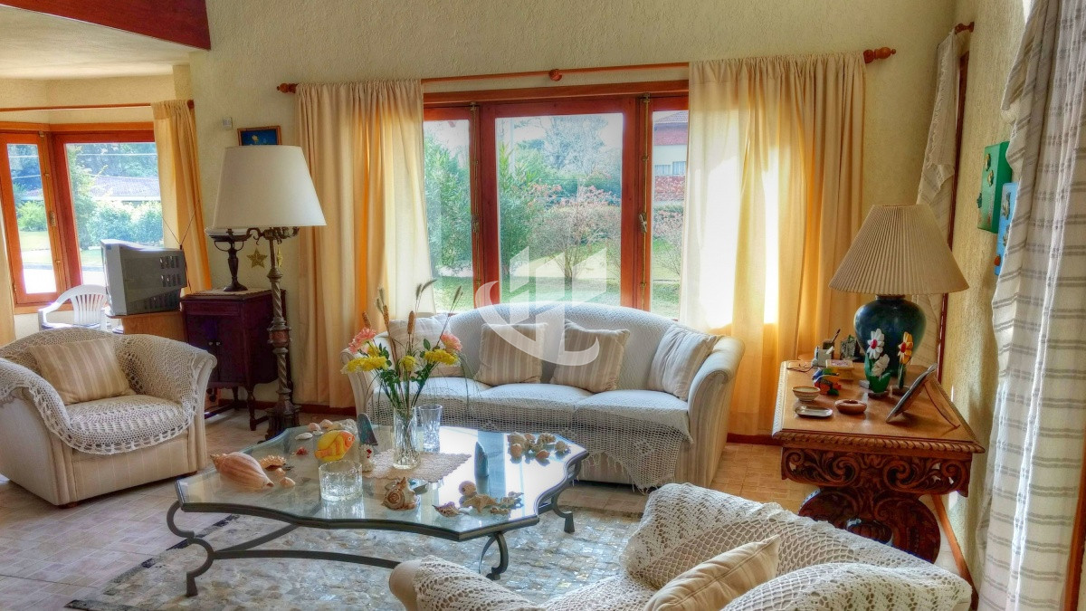 Casa ID.256 - Casa 3 dormitorios, esquinera, Cantegril, Punta del Este