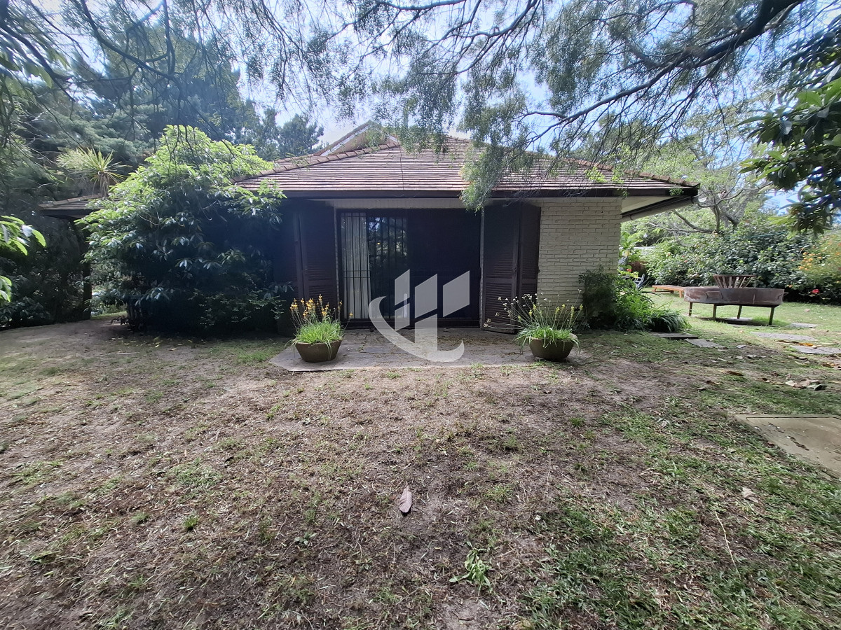 Casa ID.1442 -  CASA EN VENTA 4 DORMITORIOS, PLAYA BRAVA PARADA 7 PUNTA DEL ESTE