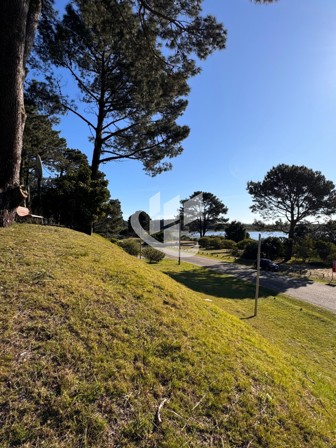 Casa ID.1568 - Casa en Venta Primera linea a la laguna. Punta Ballena.