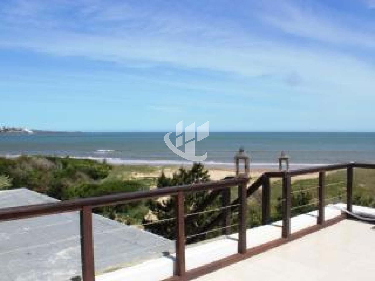 Casa ID.1430 - PUNTA DEL ESTE TIO TOM CASA DE 4 DORMITORIOS PISCINA A METROS DEL MAR!!