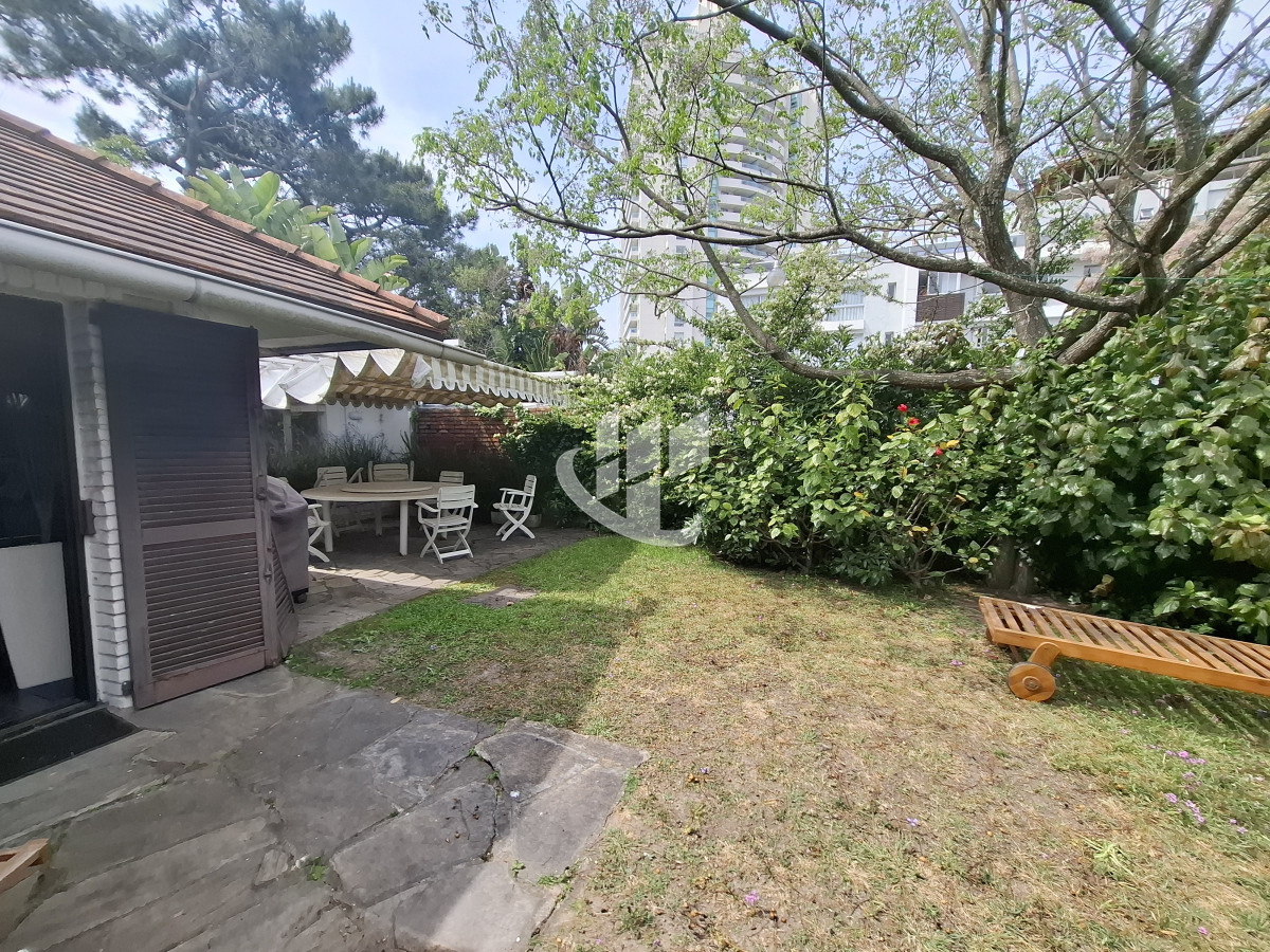 Casa ID.1442 -  CASA EN VENTA 4 DORMITORIOS, PLAYA BRAVA PARADA 7 PUNTA DEL ESTE