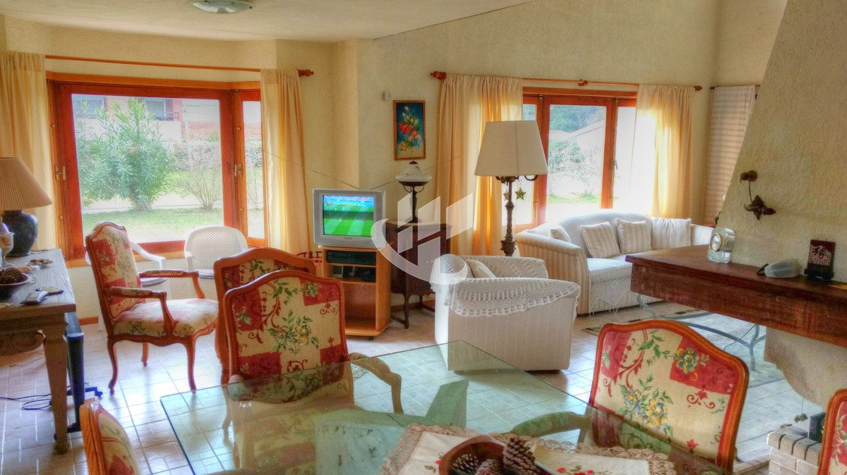 Casa ID.256 - Casa 3 dormitorios, esquinera, Cantegril, Punta del Este