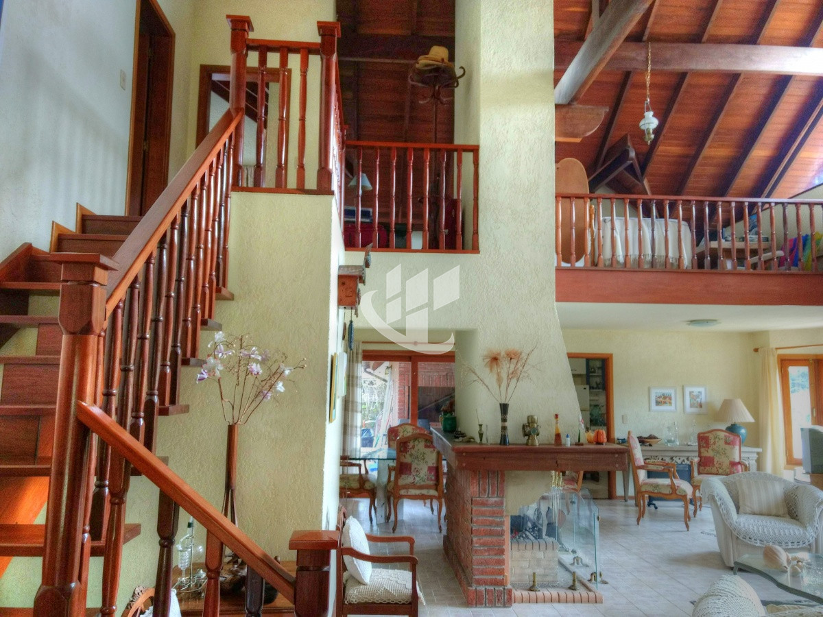 Casa ID.256 - Casa 3 dormitorios, esquinera, Cantegril, Punta del Este