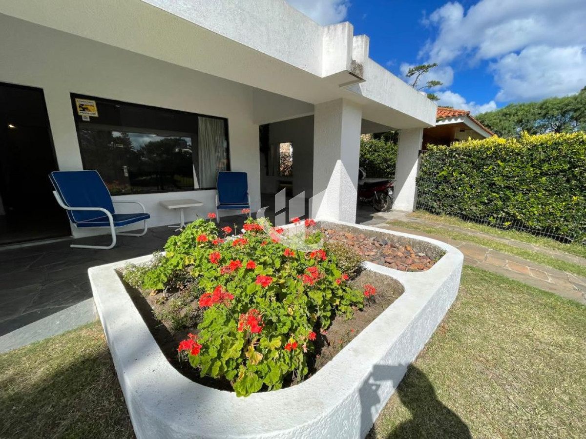 Casa ID.1918 - PUNTA DEL ESTE MANSA CASA 4 DORMITORIOS AMPLIO TERRENO 