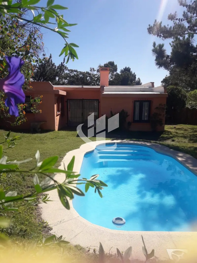 Casa ID.1435 - PUNTA BALLENA TIO TOM CASA DE 3DORMITORIOS PISCINA A 100 M DEL MAR 