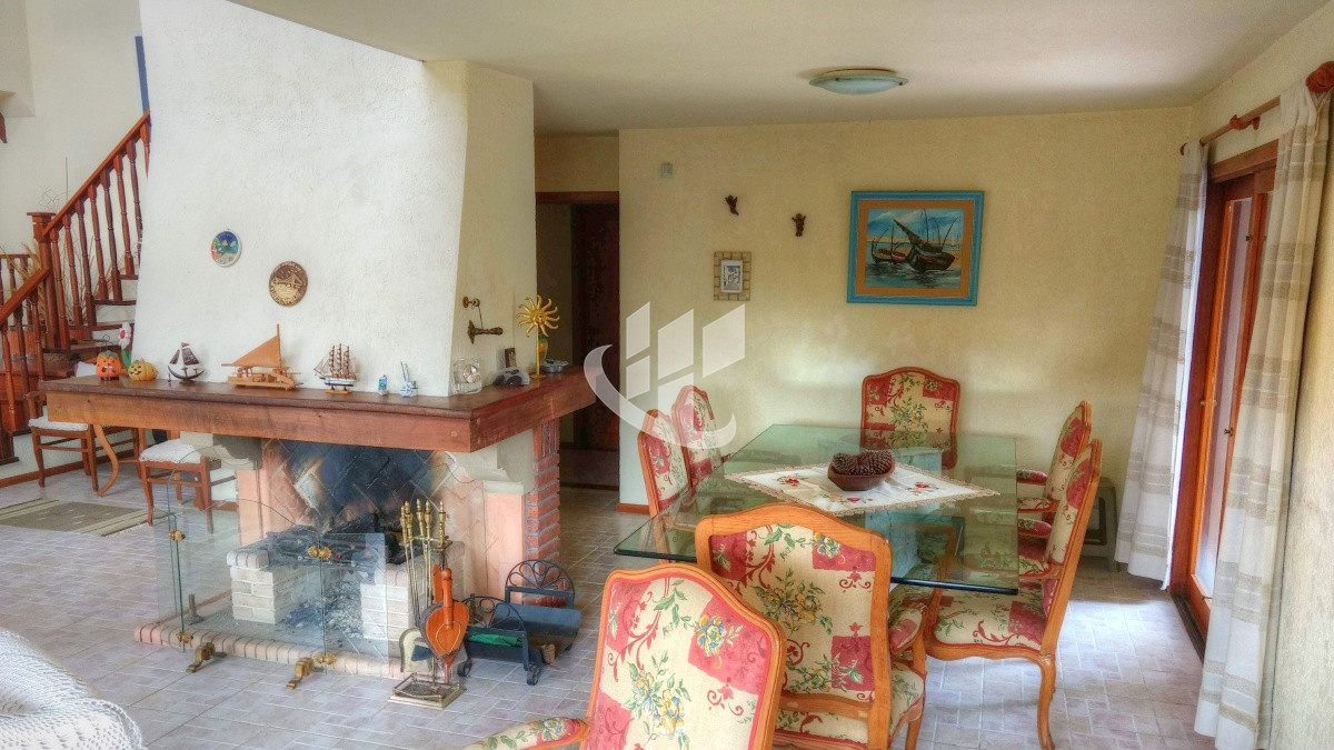 Casa ID.256 - Casa 3 dormitorios, esquinera, Cantegril, Punta del Este
