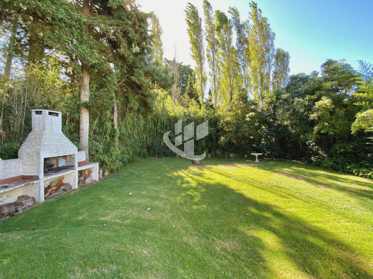 Casa ID.1223 - Alquiler anual casa 4 dormitorios en Punta del Este 